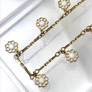 Signed TRIFARI TM Cut Out White Lucite Daisy Flower Charm Bar Link Necklace VTG